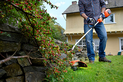 Помощник на газоне для дома и для дачи: как выбрать садовый триммер?